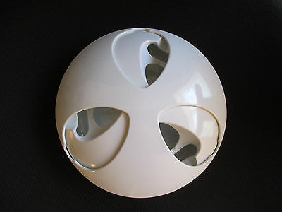 ASH-STAY White ashtray for the outdoors (3-cigar berths)